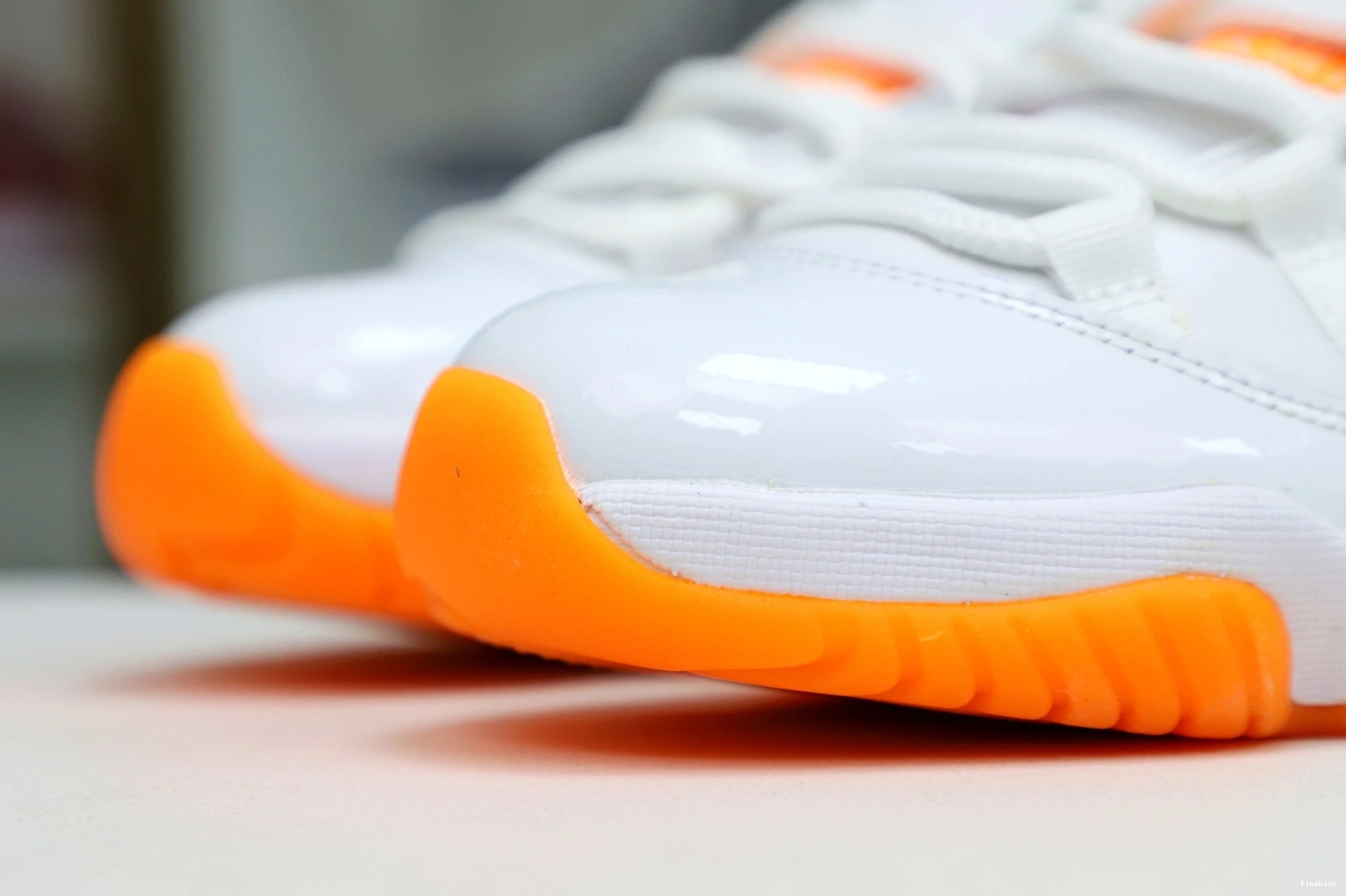 11 CITRUS' 'BRIGHT WMNS LOW RETRO JORDAN AIR 1104